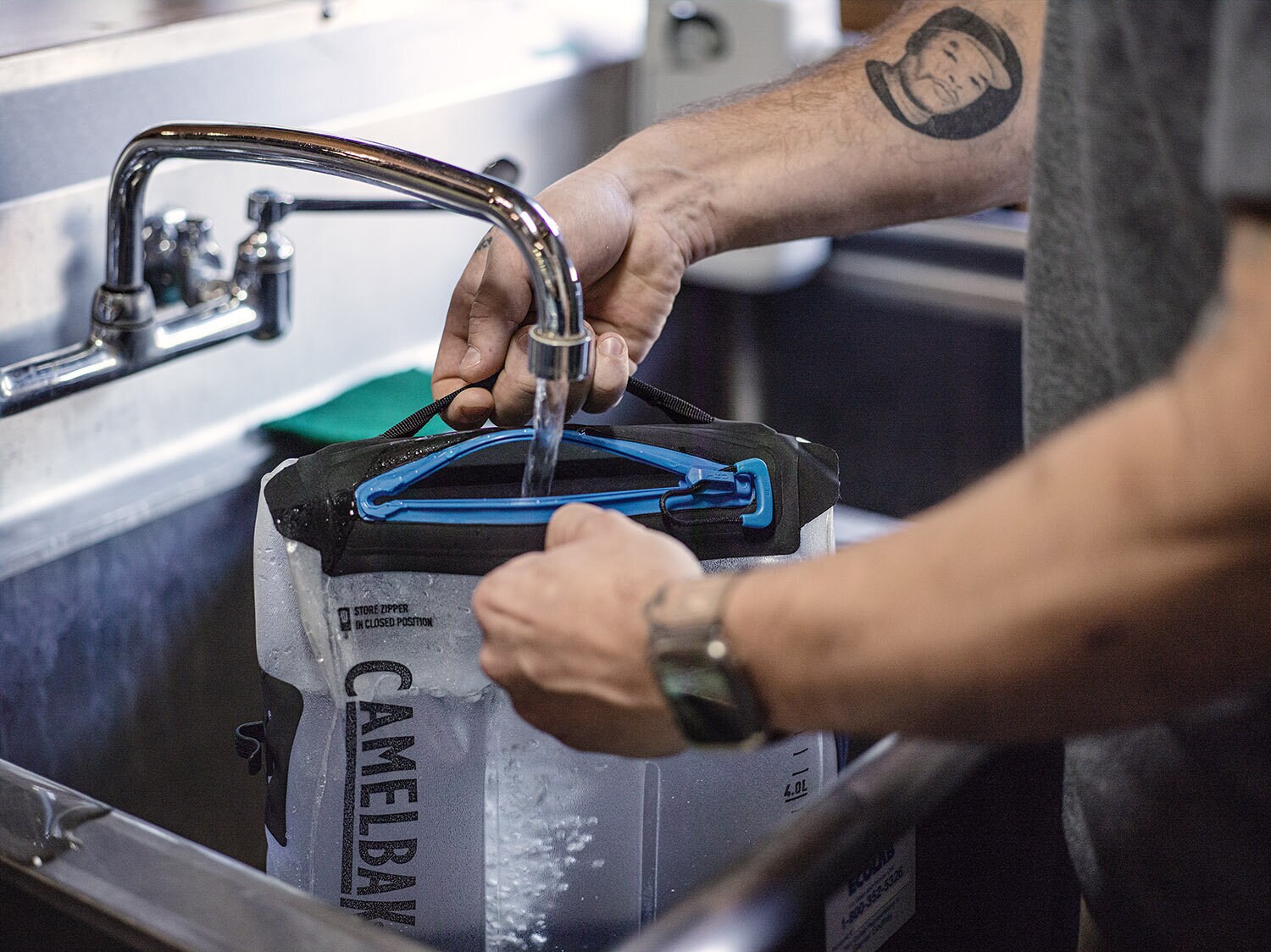 https://www.camelbakshop.dk/pub_docs/files/FilteredbyLifeStraw/D1_PHASE_0779.jpg_web.jpg